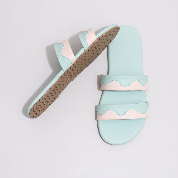 Breezy Wavy Edge Summer Slides
